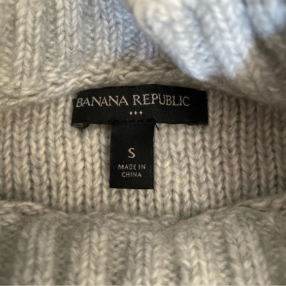 Banana Republic sweater - Picture 2 of 4
